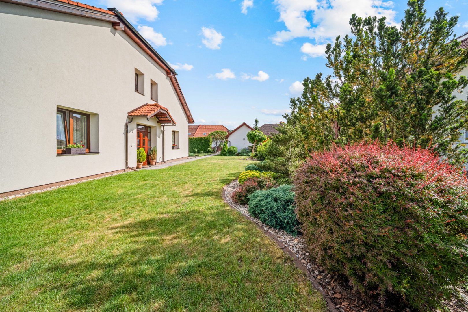 Prostorný rodinný dům (184 m²) se zahradou a garáží v obci Býšť — foto 2