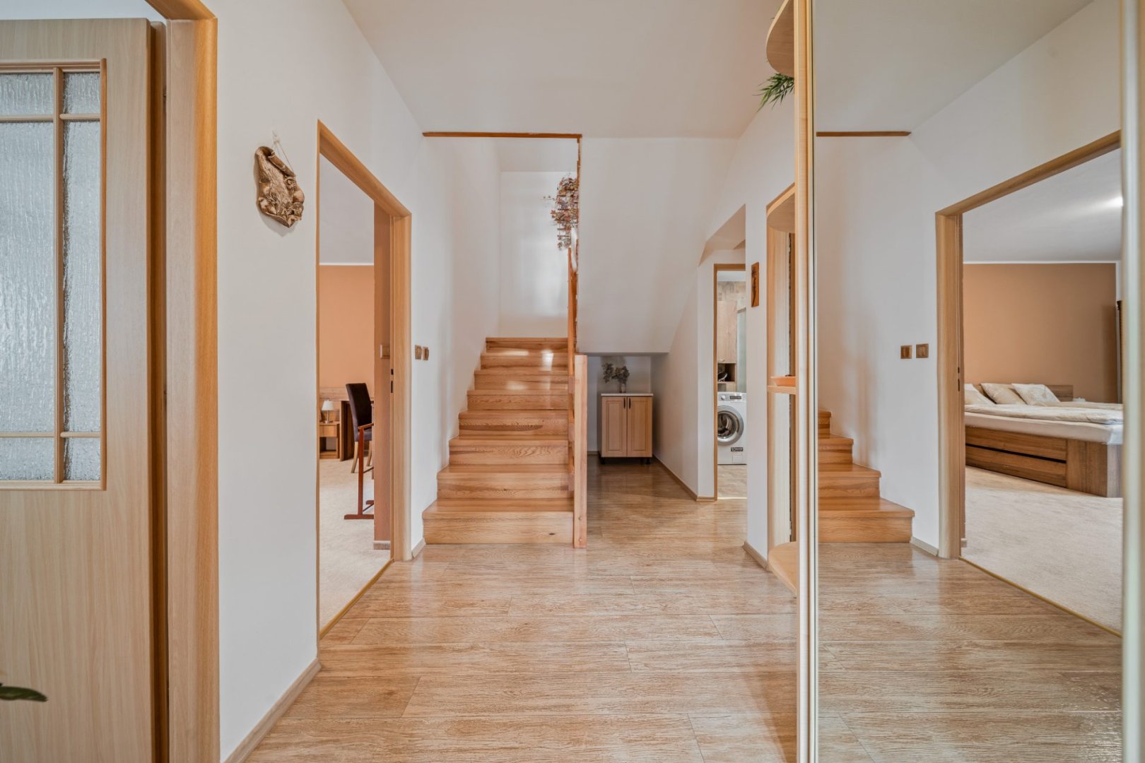 Prostorný rodinný dům (184 m²) se zahradou a garáží v obci Býšť — foto 12