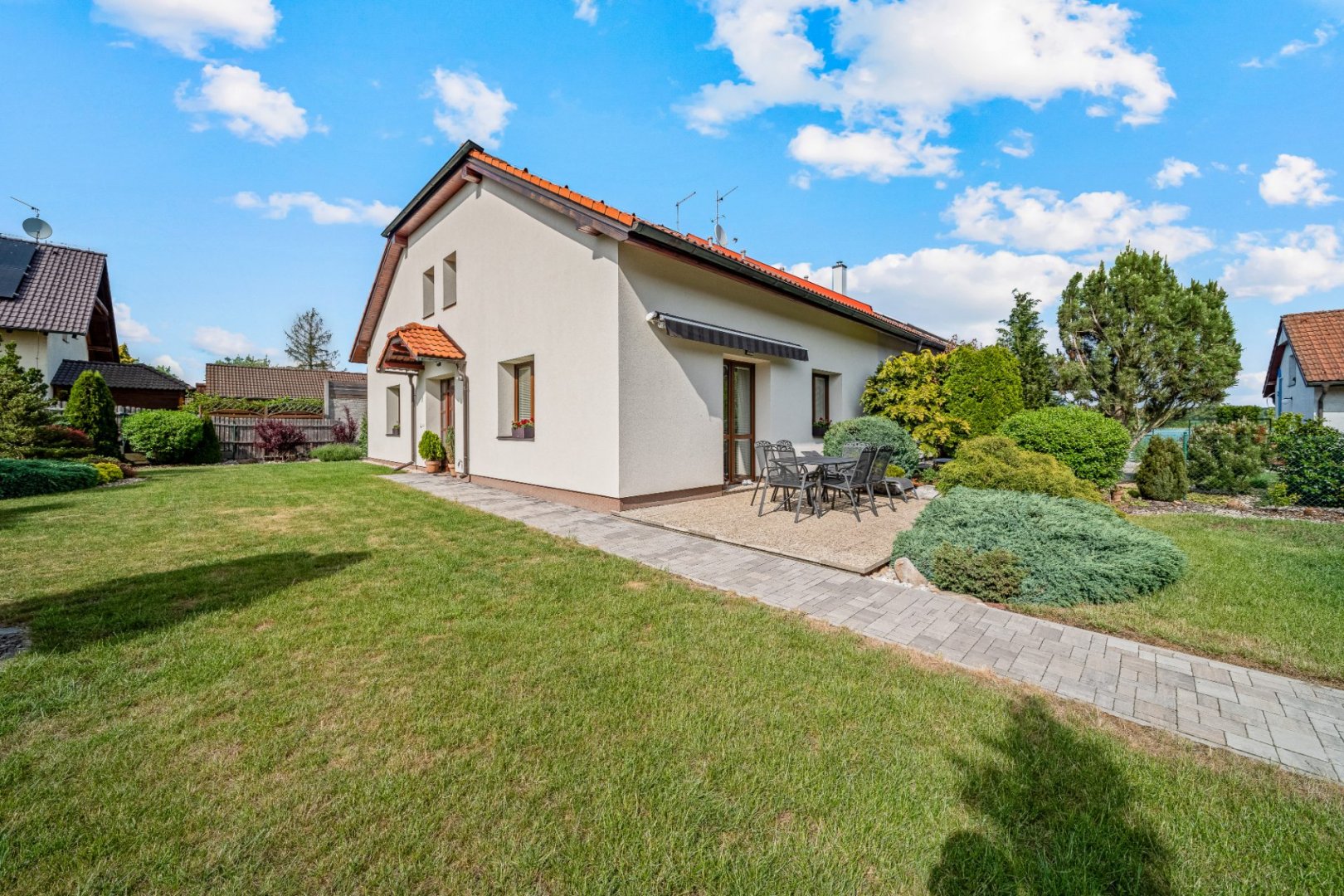 Prostorný rodinný dům (184 m²) se zahradou a garáží v obci Býšť — foto 18