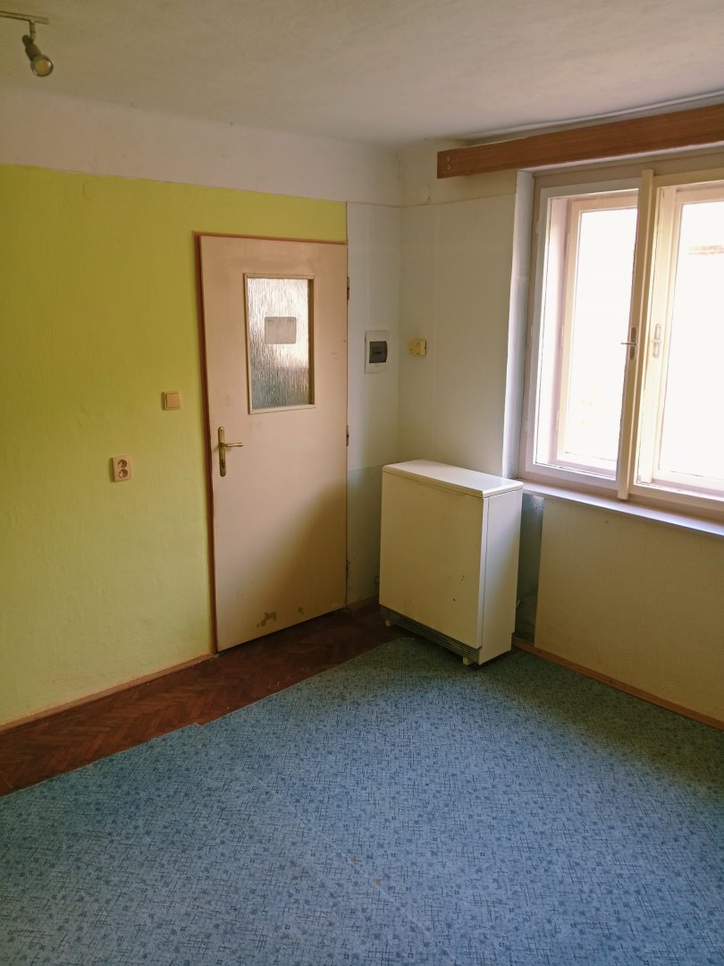 V jižních čechách prodám rodinný dům se zahradou v obci Kluky u Písku. — foto 9