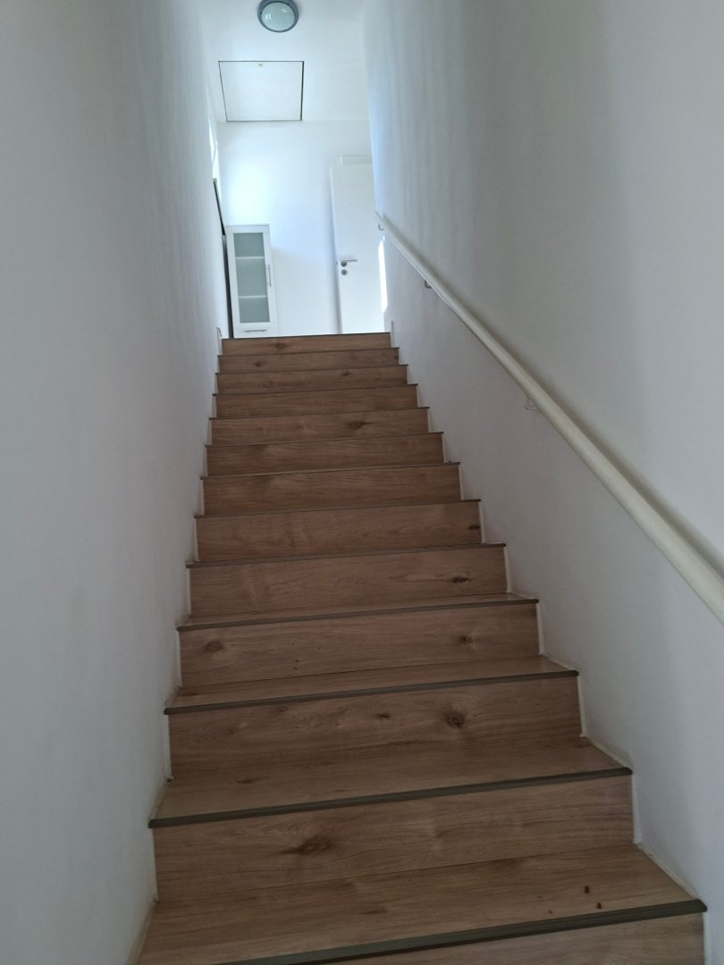 Malá Praha - NADŠTANDARDNÝ 3-IZBOVÝ BYT SO ZÁHRADOU A GARÁŽOU – ŽILINA, HALAŠOVA — foto 8