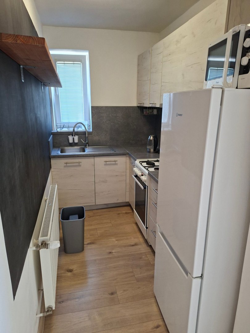 Malá Praha - NADŠTANDARDNÝ 3-IZBOVÝ BYT SO ZÁHRADOU A GARÁŽOU – ŽILINA, HALAŠOVA — foto 11