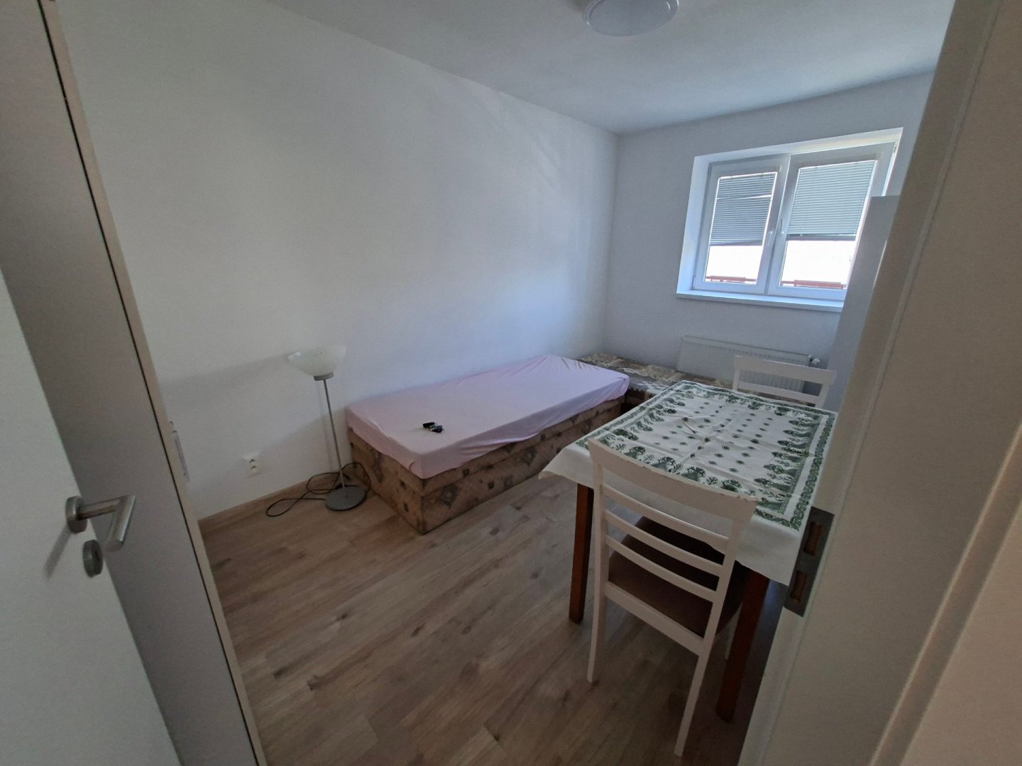 Malá Praha - NADŠTANDARDNÝ 3-IZBOVÝ BYT SO ZÁHRADOU A GARÁŽOU – ŽILINA, HALAŠOVA — foto 16