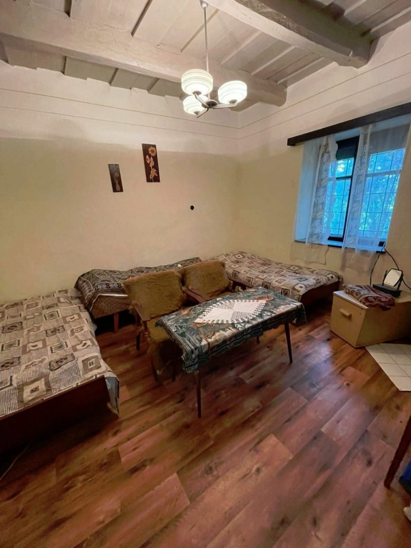 Ponúkam na predaj starú chalúpku v srdci Gemera. — foto 2