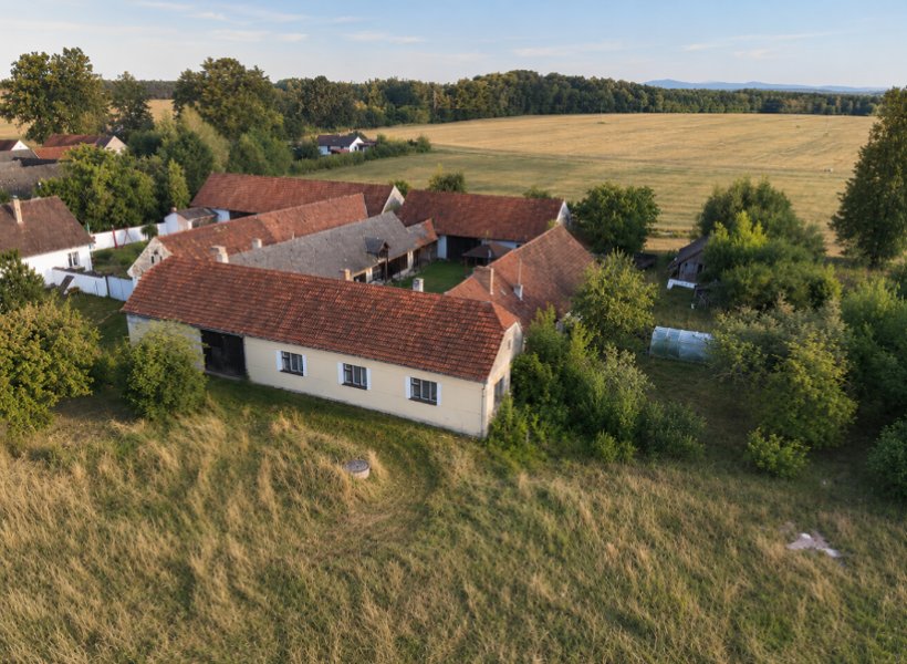 Zemědělská usedlost 8 091 m² součástí 2 811 m² pozemek pro bydlení