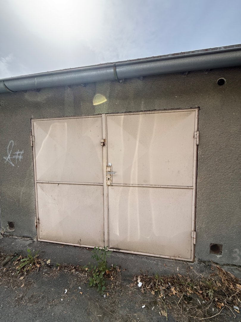Prodej zděné garáže 20 m² s montážní jámou – Klatovy — foto 2