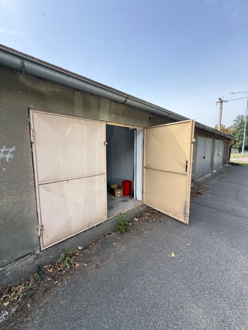 Prodej zděné garáže 20 m² s montážní jámou – Klatovy — foto 3