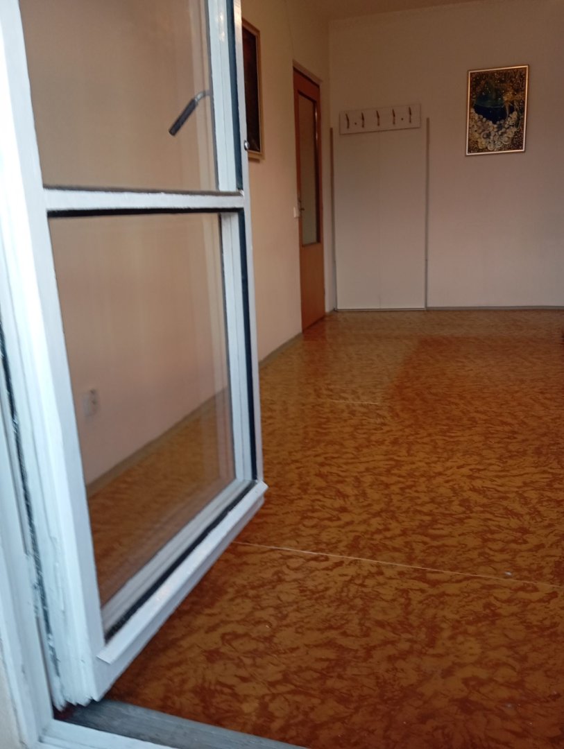 Na predaj: Priestranný 1-izb. byt 41,1 m2 s novou loggiou a výťahom, murovaným bytovým jadrom — foto 8