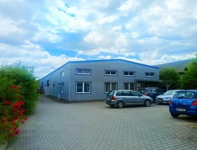 Nájem haly 900 m2, moderní kanceláře, u RUDNÉ (Praha západ)